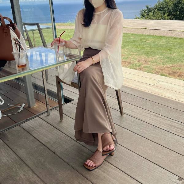 【カフェで映えるコーデ！？】オシャレさんから学ぶ！「淡色カフェコーデ」が可愛すぎる件