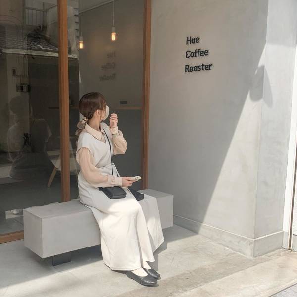 【カフェで映えるコーデ！？】オシャレさんから学ぶ！「淡色カフェコーデ」が可愛すぎる件