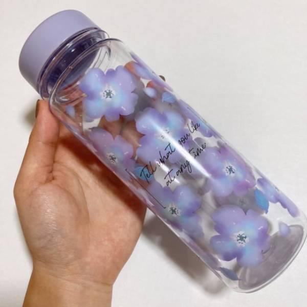 「外出時の水分補給に！」【セリア】ウォーターボトルは可愛い花柄でマイボトルに◎