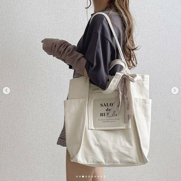 大容量なのに可愛い♡これで遠出も安心！「万能トートバック」3選