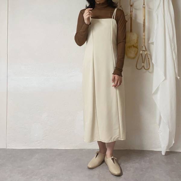 まだまだ着れるんだーー！「キャミワンピ」を秋に着こなすのがオシャレらしい♡