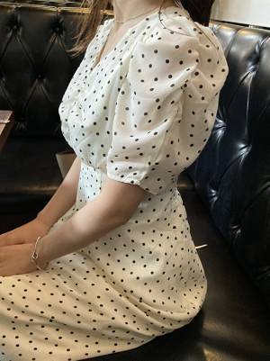 「パワショルで二の腕細見え♪」【GRL】ドット柄フレアワンピースは、低身長さんにもおすすめ！