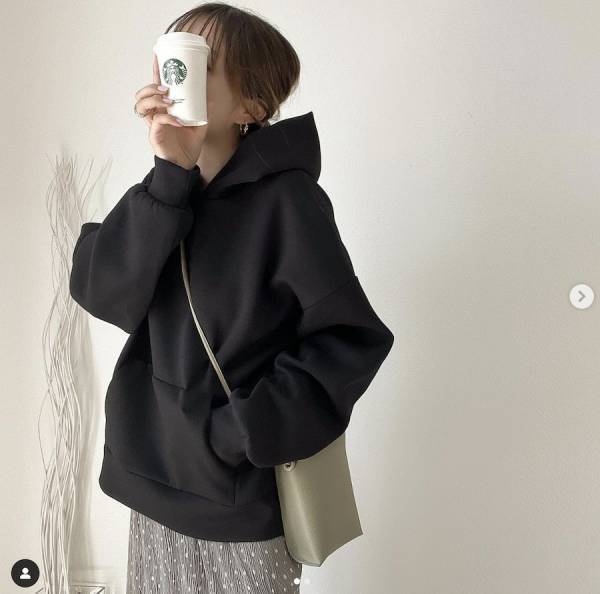 か、かわいい…♡今買いたい「ブラックトップス」をチェックしない？