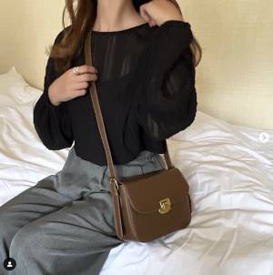 か、かわいい…♡今買いたい「ブラックトップス」をチェックしない？