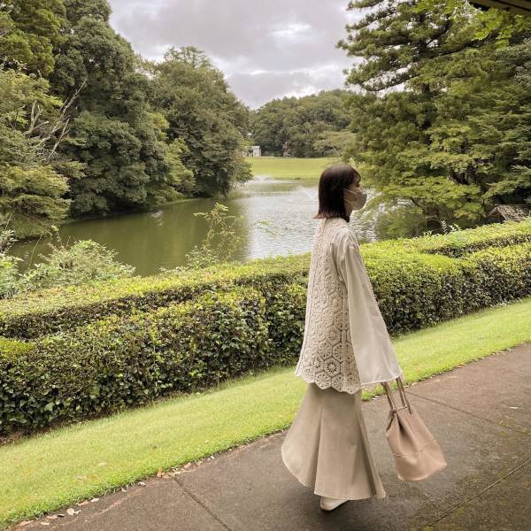 秋の本命淡色コーデ♡「ホワイト×ベージュ」に”ジレ合わせ“で可愛い