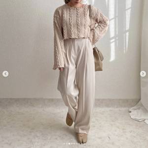 クロップドニットを着回し！秋の淡色ニットコーデ4選