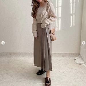 クロップドニットを着回し！秋の淡色ニットコーデ4選