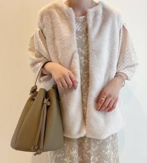 「凄く高見え」「お気に入り」【しまむら】の“ふわふわベスト”まとめ