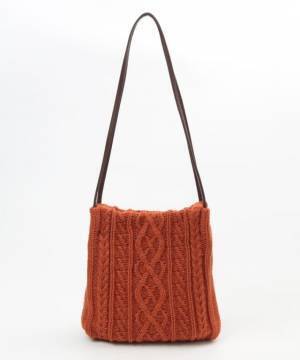 「取り入れるだけで一気にシーズンムードに♪」【ハニーズ】ケーブル編みニットバッグ