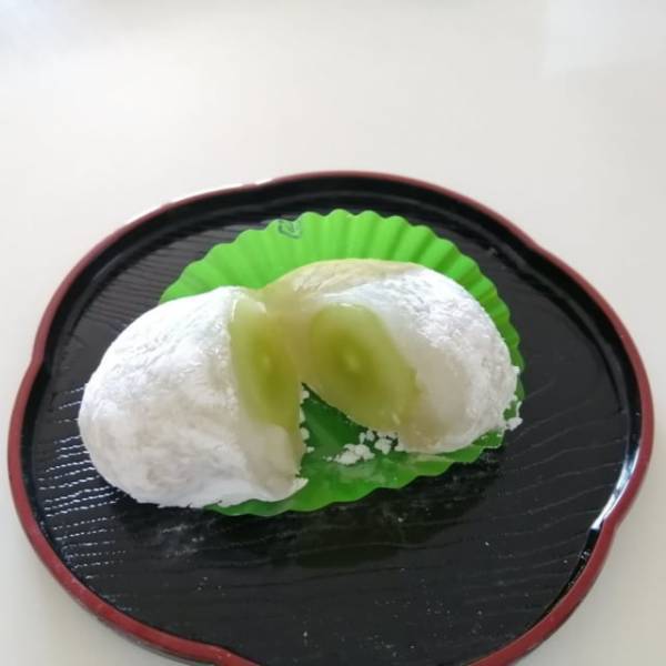 「一粒まるごとシャインマスカットが！」【ローソン】新作スイーツはわらび餅と白あんでぜいたくなスイーツ♪