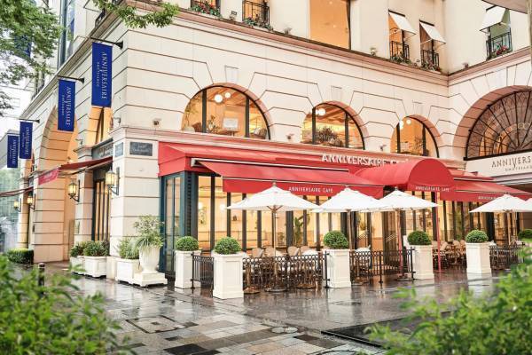 【アニヴェルセル 表参道】『星に願いを』がテーマのショーウインドウにリニューアル！