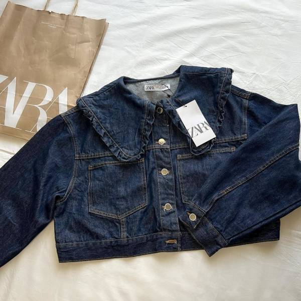 「一目惚れ」「最高にかわいい」【ZARA】の“フリルデニムジャケット”がオシャレ