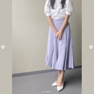 「今からの時期にぴったり」“白ブラウスコーデ”は上品にキマる