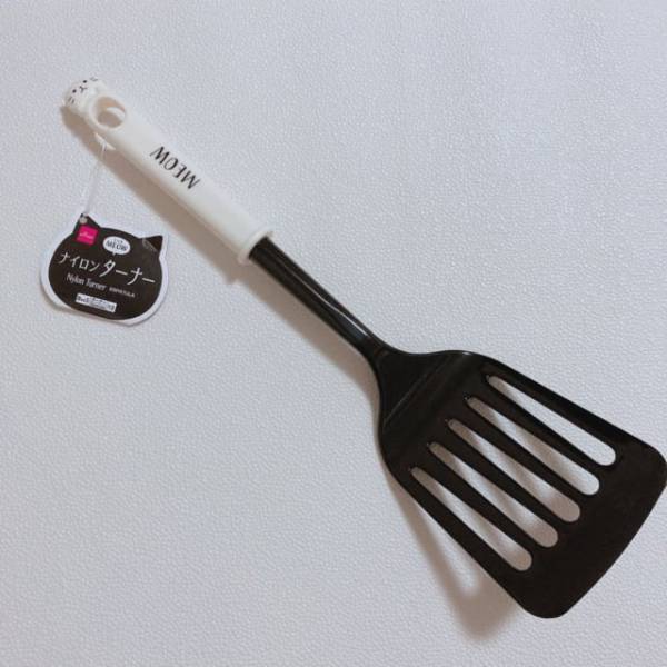 110円には見えない！【ダイソー】で揃えられるキッチン用品から「ナイロンターナー」をご紹介