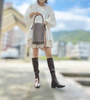 袖のボリュームがかわいすぎる♡秋の主役級「大人っぽシンプルブラウス」にときめく