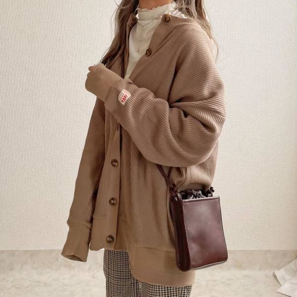 シンプルだけどシンプルすぎない！【classicalelf】の「ひと癖カーディガン」で差別化したい