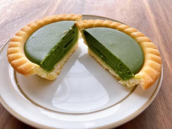 ねっとり濃厚♪本格的な抹茶の味わいが楽しめる【ファミマ】「宇治抹茶の生チョコタルト」を食べてみた