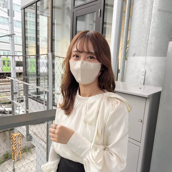 今だから着たい♡秋の「ひと癖トップス」がとってもカワイイ！