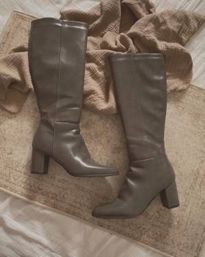 「ほんと買ってよかった」と大絶賛！プチプラで買える「2022秋ロングブーツ」がハイレベル