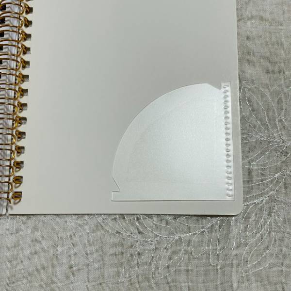 「いつも使っているノートをカスタマイズ！」【ダイソー】貼れるポケットでノートをグレードアップさせよう！