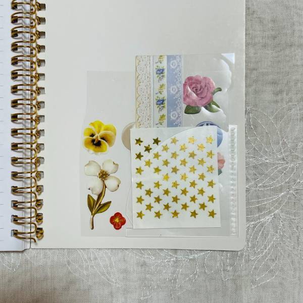 「いつも使っているノートをカスタマイズ！」【ダイソー】貼れるポケットでノートをグレードアップさせよう！