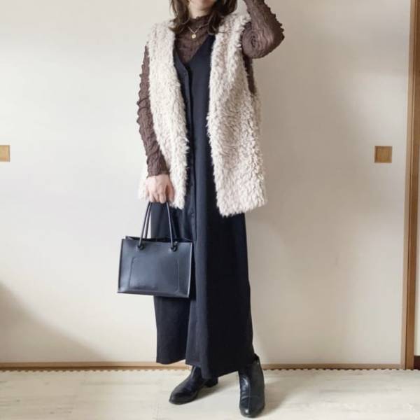 1枚は絶対欲しい！秋冬大活躍間違いなしのファーベスト着回しコーデ♡