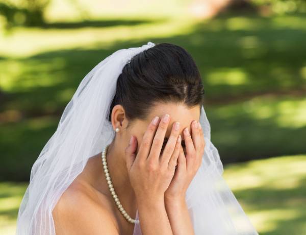 花嫁の顔を見るなり青ざめた新郎…「どっ、どうしたんだ…！？」⇒その後『鏡に映った』まさかのものにゾワッ…