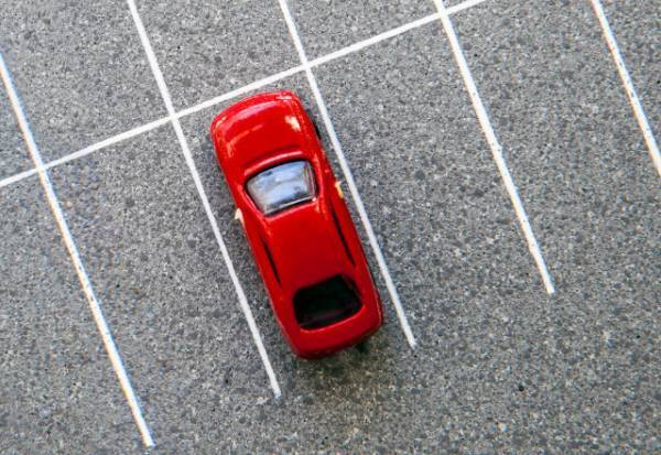 空地に『無断駐車』を繰り返し“駐車代”をケチる隣人…まわりの注意を無視した結果【まさかの損失】で本末転倒！？