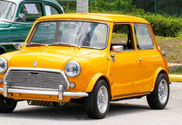 購入したマイホームの駐車場に『見知らぬ外車』がとまってる！？私「無断駐車はやめてください」犯人「…」⇒その後、謝罪代わりの態度に絶句！！