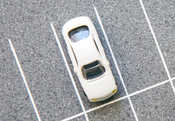 敷地内に『無断駐車』する女…注意しても聞く耳を持たない！？⇒警察を呼んだ結果…【予想外の一言】に絶望