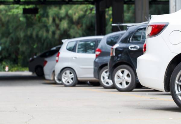 車で帰宅すると…借りている『駐車場に異変』が…！？⇒【想定外の現象】に困惑…