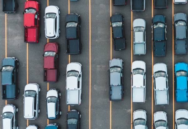 わが家の駐車場に”見知らぬ車”が…『クラクション』を鳴らすと鳴らし返された！？⇒犯人「ちょっと！！」犯人が続けた言葉に絶句…