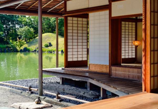 祖父母の立派な家を相続した結果…”まさかの人物”からの『嫌がらせ』が続き”土地を売却”することに…