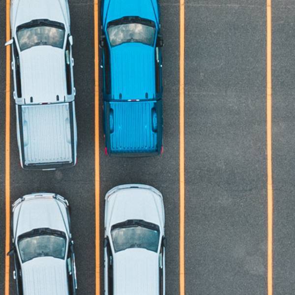 定食屋と隣接しているわが家…駐車場に『客の車』が止まっている…？→注意すると【ご機嫌】で店内から登場…