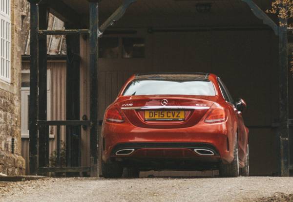 自分の駐車場に『高級車』が無断駐車…犯人を捕まえるために”待機”したら…⇒現れたのは【まさかの人物】だった！？