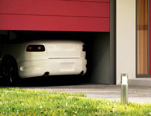 自宅の車庫に『無断駐車』され警察に相談…「取りに来てください」男「無理だって」⇒犯人に注意した結果、まさかの事態に！！