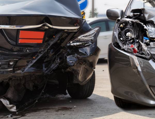 急な”路線変更”をされ車で『事故』に…保険会社「負担は7対3です」私「あの運転で私も負担するんですか！？」⇒納得がいかず、自分でどうにかした結果