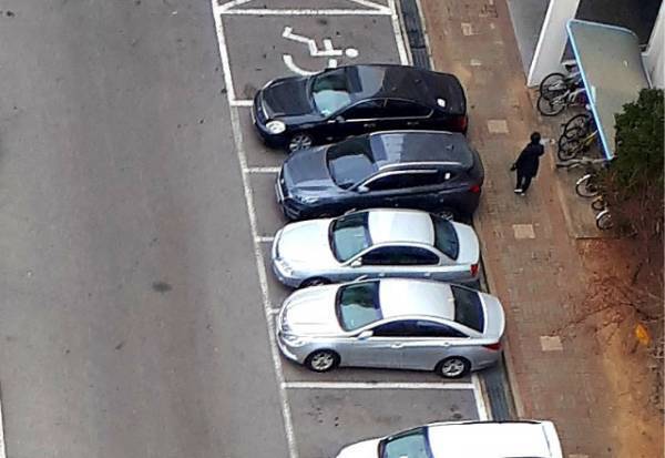 人の敷地に『駐車』したがるママ友「車置かせてもらうわね」私「無理です」断った翌日…⇒”ありえない光景”を目にして絶句…