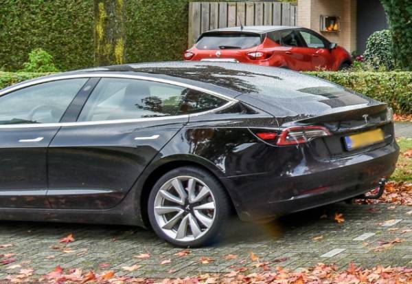 私の敷地に『無断駐車』する女に「訴えますよ？」と注意すると…「うるさいわね！」→町中に『無断駐車』するように！！