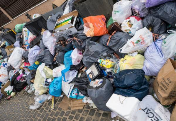 マンションのゴミの山から「ぎゃあああ！！」悲鳴が…！？正体はまさかの『夫』⇒そうなった理由に仰天！！