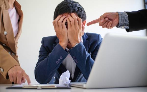 定時直前に『大量の仕事』をふる上司「余裕そうだしいけるだろ？」部下「へ…」⇒”我慢の限界”で反撃を決意！！