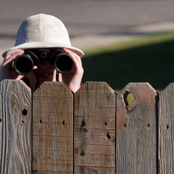 自宅付近に度々現れる【謎の女性】…遂に声をかけられ！？→女性が語った”身に覚えのない話”にゾッ…