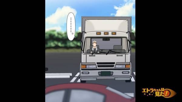 友人とパーキングエリアで休憩後…「私が運転しようか？」⇒そのとき…2人を『無言』で見つめている男！？”恐怖の光景”にゾッ…