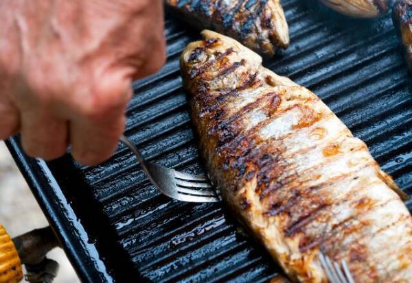 魚焼きグリル『片栗粉を使ったひと工夫』で掃除がらくちんに！？