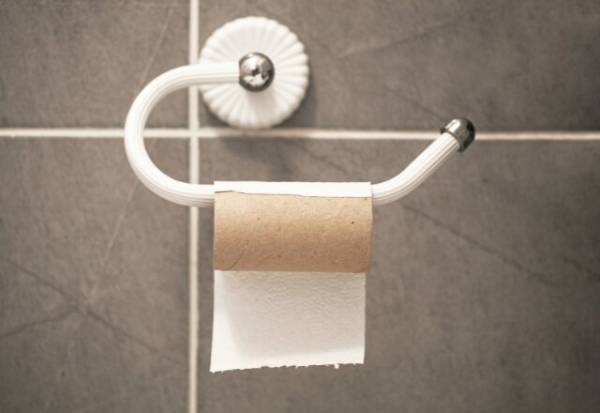 【トイレットペーパーの芯、捨てないで…！】便利な活用アイデアあります♪