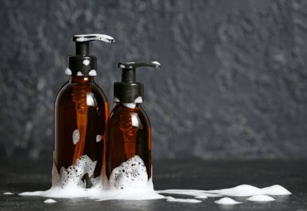 【排水口に流すのはNG！？】シャンプーの『正しい捨て方』知っていますか？