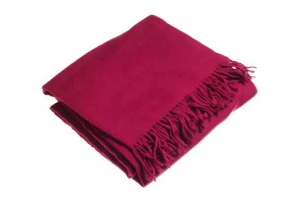 マフラーの”正しい保管方法”知ってる？クリーニング代の相場も♪