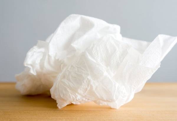 「やってしまった…」洗濯機に【ティッシュ】を入れてしまった時の対処法