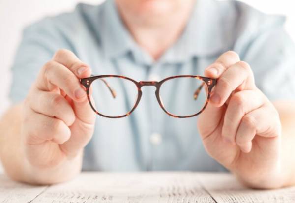 マスクをつけるとメガネが曇る…そんな時の対策あります！