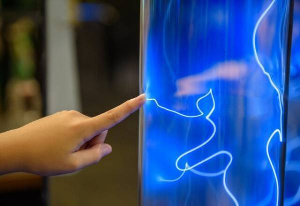 【静電気痛いっ】実は、静電気が発生しやすい人の特徴があった！？